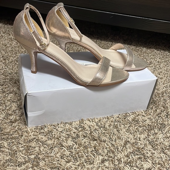 David’s Bridal Heel Sandal - Picture 2 of 6